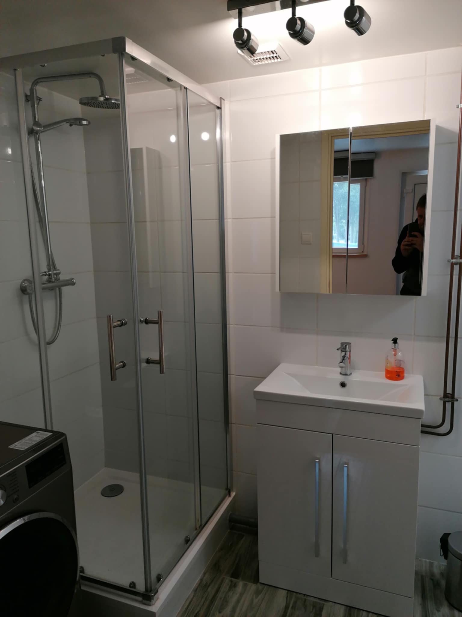 Lodge bathroom with shower